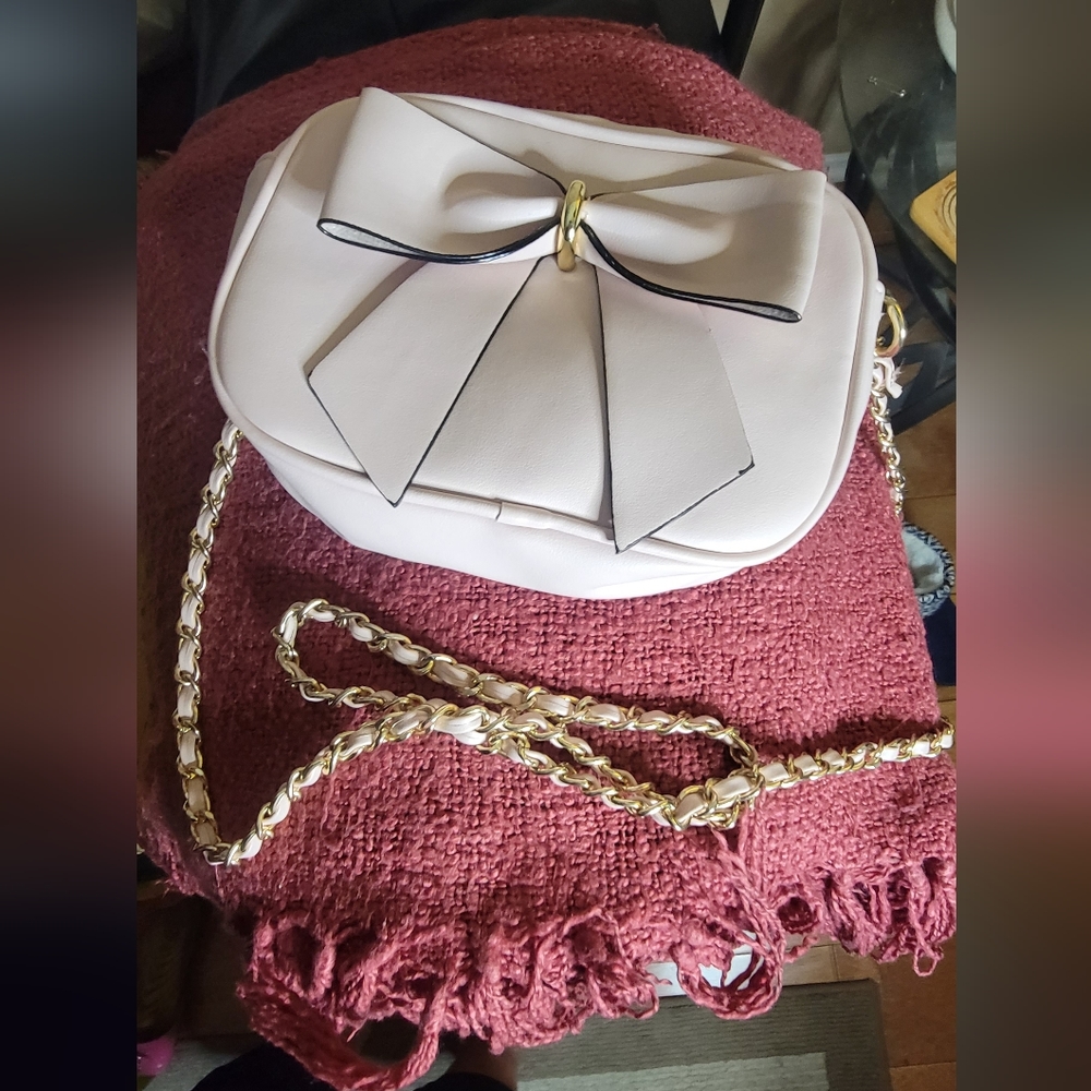 Crossbody Bag With Chain, by Giani Bini - Picture 2 of 4